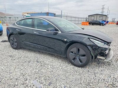 Czwarte zdjęcie samochodu z boku: 2018 TESLA MODEL 3 VIN:5YJ3E1EAXJF042216 - miniatura