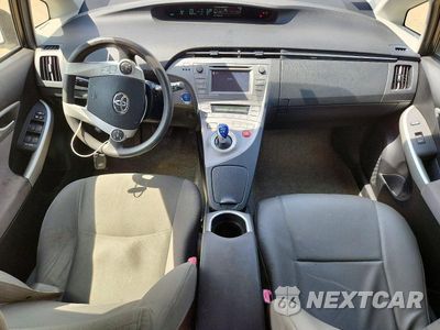 Zdjęcie 8 z 12 samochodu: 2013 TOYOTA PRIUS VIN:JTDKN3DU6D5702308 - miniatura