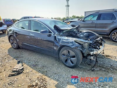 Czwarte zdjęcie samochodu z boku: 2018 TESLA MODEL 3 VIN:5YJ3E1EA2JF025510 - miniatura