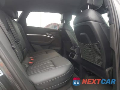 Zdjęcie 11 z 13 samochodu: 2019 AUDI E-TRON PRESTIGE VIN:WA1VAAGE3KB006760 - miniatura