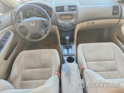 Zdjęcie 8 z 12 samochodu: 2006 HONDA ACCORD LX VIN:JHMCM56426C002315 - miniatura