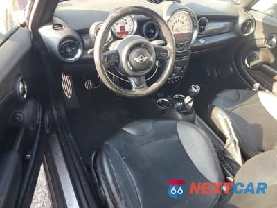 Zdjęcie 8 z 12 samochodu: 2013 MINI COOPER S VIN:WMWZP3C5XDT298019 - miniatura