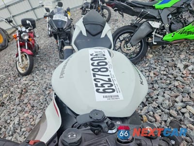 Piąte zdjęcie samochodu w środku: 2025 KAWASAKI ZX636 K VIN:JKBZXJJ19SA022369 - miniatura