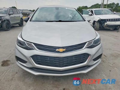 Piąte zdjęcie samochodu w środku: 2018 CHEVROLET CRUZE LT VIN:3G1BE6SM0JS655274 - miniatura