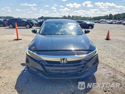 Piąte zdjęcie samochodu w środku: 2018 HONDA ACCORD TOURING VIN:1HGCV1F96JA003458 - miniatura