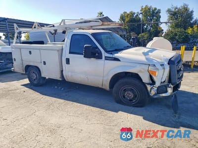 Czwarte zdjęcie samochodu z boku: 2014 FORD F250 SUPER DUTY VIN:1FDBF2A64EEB13686 - miniatura