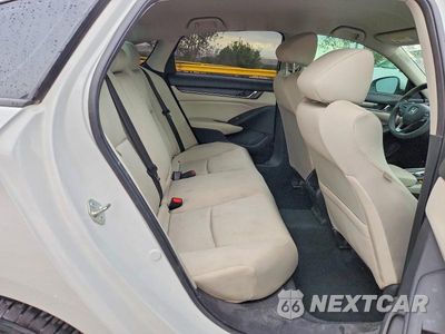 Zdjęcie 10 z 13 samochodu: 2018 HONDA ACCORD LX VIN:1HGCV1F17JA256105 - miniatura