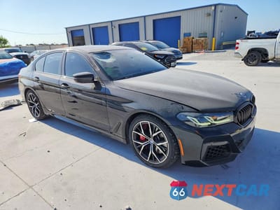 Czwarte zdjęcie samochodu z boku: 2023 BMW M550XI VIN:WBA13BK00PCM19766 - miniatura