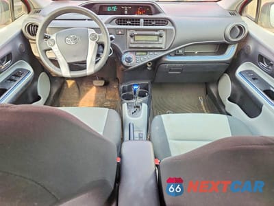 Zdjęcie 8 z 12 samochodu: 2013 TOYOTA PRIUS C VIN:JTDKDTB31D1057250 - miniatura
