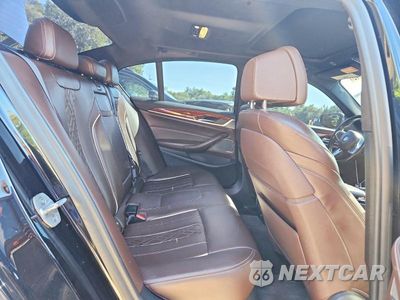 Zdjęcie 10 z 13 samochodu: 2018 BMW M550XI VIN:WBAJB9C56JB286966 - miniatura
