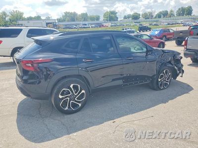 Trzecie zdjęcie samochodu z tyłu: 2025 CHEVROLET TRAX 2RS VIN:KL77LJEP9SC003883 - miniatura