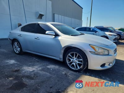 Czwarte zdjęcie samochodu z boku: 2014 NISSAN MAXIMA 3.5 S VIN:1N4AA5AP6EC488313 - miniatura