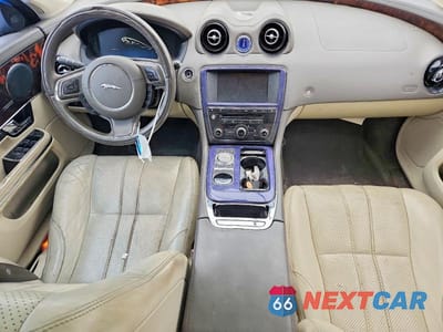 Zdjęcie 8 z 13 samochodu: 2013 JAGUAR XJ VIN:SAJWJ1CD9D8V47286 - miniatura