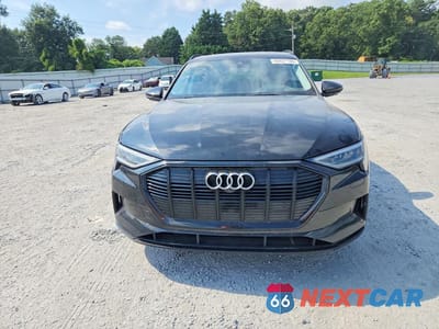 Piąte zdjęcie samochodu w środku: 2021 AUDI E-TRON PRESTIGE VIN:WA1VABGE5MB038148 - miniatura