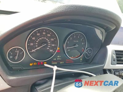 Zdjęcie 9 z 13 samochodu: 2016 BMW 320 XI VIN:WBA8E5G59GNU21440 - miniatura
