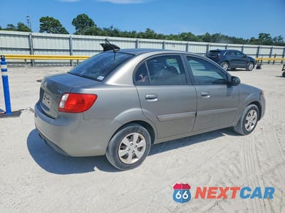 Trzecie zdjęcie samochodu z tyłu: 2010 KIA RIO BASE VIN:KNADH4A39A6647275 - miniatura