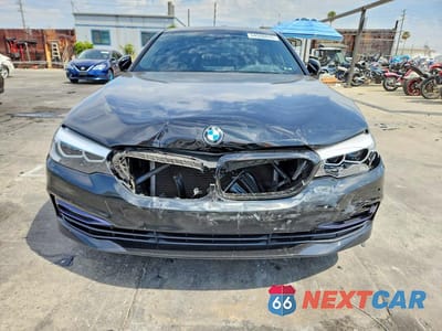 Piąte zdjęcie samochodu w środku: 2018 BMW 530E VIN:WBAJA9C56JB250505 - miniatura