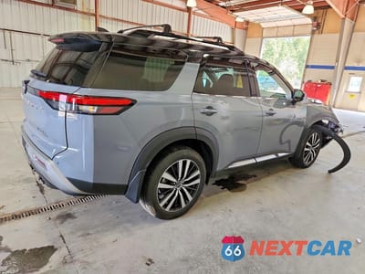 Trzecie zdjęcie samochodu z tyłu: 2025 NISSAN PATHFINDER PLATINUM VIN:5N1DR3DK2SC248283 - miniatura