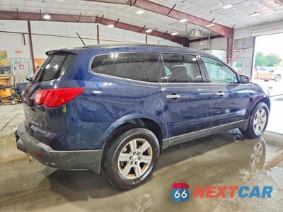 Trzecie zdjęcie samochodu z tyłu: 2011 CHEVROLET TRAVERSE LT VIN:1GNKRGED5BJ384316 - miniatura