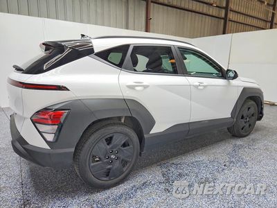 Trzecie zdjęcie samochodu z tyłu: 2026 HYUNDAI KONA SEL SPORT VIN:KM8HF3ABXTU475361 - miniatura