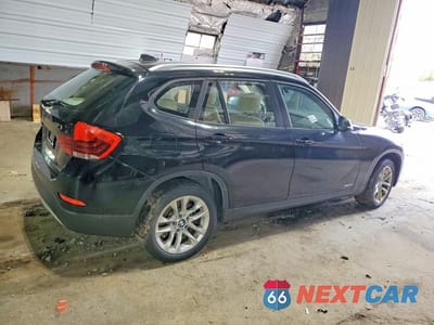 Trzecie zdjęcie samochodu z tyłu: 2015 BMW X1 XDRIVE28I VIN:WBAVL1C54FVY25056 - miniatura