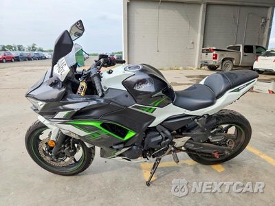 Trzecie zdjęcie samochodu z tyłu: 2022 KAWASAKI EX650 N VIN:ML5EXEN1XNDA74443 - miniatura