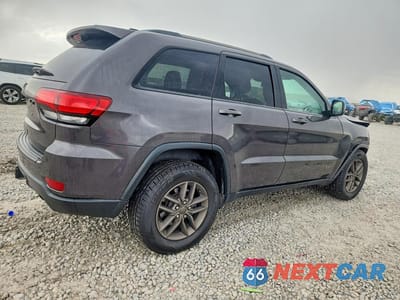 Trzecie zdjęcie samochodu z tyłu: 2016 JEEP GRAND CHEROKEE LAREDO VIN:1C4RJFAG7GC498550 - miniatura