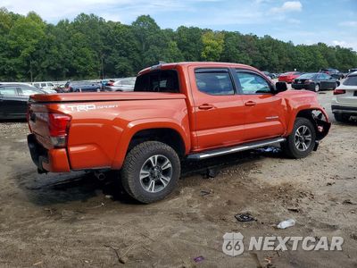 Trzecie zdjęcie samochodu z tyłu: 2017 TOYOTA TACOMA TRD SPORT VIN:5TFAZ5CN1HX053517 - miniatura