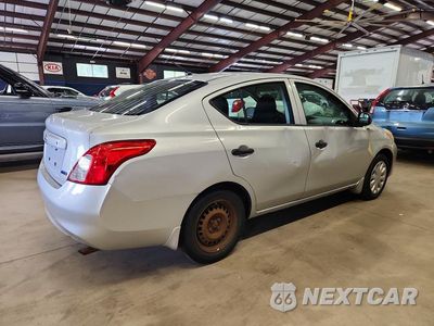 Trzecie zdjęcie samochodu z tyłu: 2013 NISSAN VERSA 1.6 S VIN:3N1CN7AP1DL842991 - miniatura