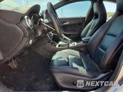 Zdjęcie 7 z 12 samochodu: 2014 MERCEDES-BENZ CLA 250 VIN:WDDSJ4EB1EN114273 - miniatura