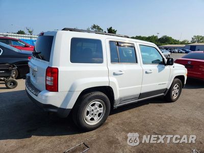 Trzecie zdjęcie samochodu z tyłu: 2016 JEEP PATRIOT SPORT VIN:1C4NJPBB1GD770611 - miniatura