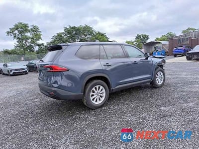 Czwarte zdjęcie samochodu z boku: 2024 TOYOTA GRAND HIGHLANDER XLE VIN:5TDAAAB59RS039096 - miniatura