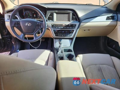 Zdjęcie 8 z 12 samochodu: 2017 HYUNDAI SONATA HYBRID SE VIN:KMHE24L36HA067779 - miniatura
