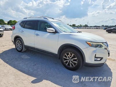 Czwarte zdjęcie samochodu z boku: 2017 NISSAN ROGUE SV VIN:5N1AT2MT3HC832952 - miniatura