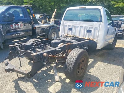 Trzecie zdjęcie samochodu z tyłu: 2010 FORD F350 SUPER DUTY VIN:1FTSF3A56AEB43011 - miniatura