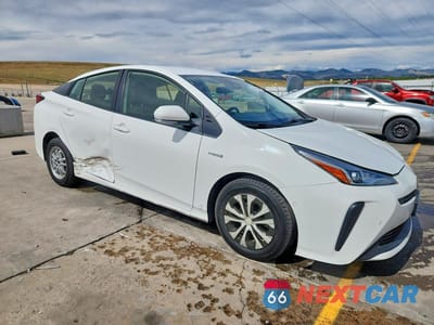 Czwarte zdjęcie samochodu z boku: 2021 TOYOTA PRIUS LE VIN:JTDKAMFU0M3152386 - miniatura