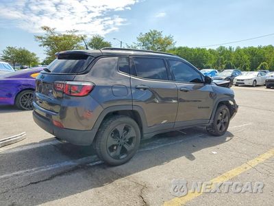 Trzecie zdjęcie samochodu z tyłu: 2018 JEEP COMPASS LATITUDE VIN:3C4NJDBB5JT395130 - miniatura