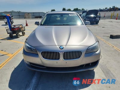 Piąte zdjęcie samochodu w środku: 2013 BMW 528 I VIN:WBAXG5C51DD229524 - miniatura