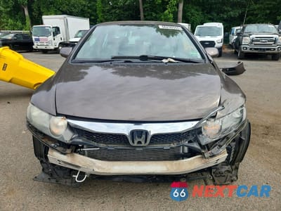 Piąte zdjęcie samochodu w środku: 2010 HONDA CIVIC LX VIN:2HGFA1F51AH559460 - miniatura