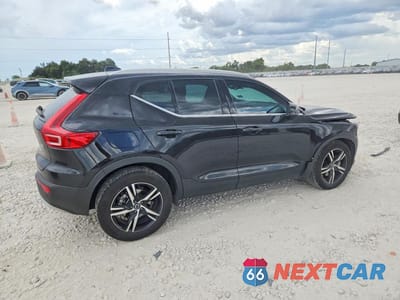 Trzecie zdjęcie samochodu z tyłu: 2025 VOLVO XC40 CORE VIN:YV4L12UJ2S2479373 - miniatura