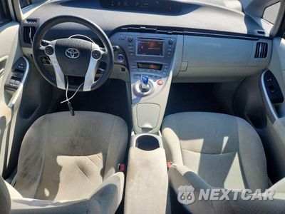 Zdjęcie 8 z 12 samochodu: 2014 TOYOTA PRIUS TWO VIN:JTDKN3DU4E0382419 - miniatura