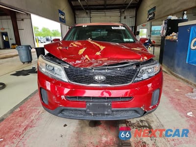 Piąte zdjęcie samochodu w środku: 2015 KIA SORENTO LX VIN:5XYKT3A62FG616144 - miniatura