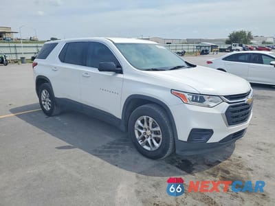 Czwarte zdjęcie samochodu z boku: 2019 CHEVROLET TRAVERSE LS VIN:1GNERFKW6KJ246975 - miniatura