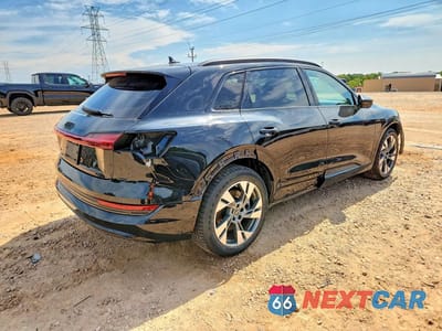 Trzecie zdjęcie samochodu z tyłu: 2022 AUDI E-TRON PREMIUM VIN:WA1AAAGE5NB045966 - miniatura