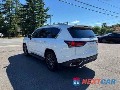 Trzecie zdjęcie samochodu z tyłu: 2023 LEXUS LX 600 F SPORT HANDLING VIN:JTJMB7CX9P4019871 - miniatura