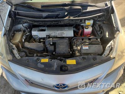 Zdjęcie 12 z 13 samochodu: 2013 TOYOTA PRIUS V FIVE VIN:JTDZN3EU7D3271440 - miniatura