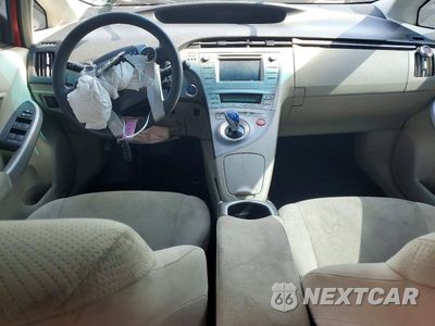 Zdjęcie 8 z 14 samochodu: 2013 TOYOTA PRIUS TWO VIN:JTDKN3DU9D0338138 - miniatura