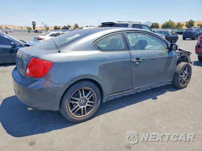 Trzecie zdjęcie samochodu z tyłu: 2006 TOYOTA SCION TC VIN:JTKDE177260103630 - miniatura