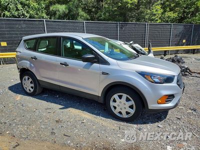 Czwarte zdjęcie samochodu z boku: 2019 FORD ESCAPE S VIN:1FMCU0F70KUA13036 - miniatura