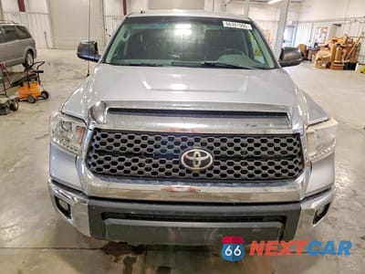 Piąte zdjęcie samochodu w środku: 2017 TOYOTA TUNDRA SR5 VIN:5TFUW5F12HX630022 - miniatura